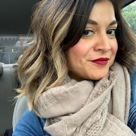 Meet your Posher, Sarah - Picture 1 of 1